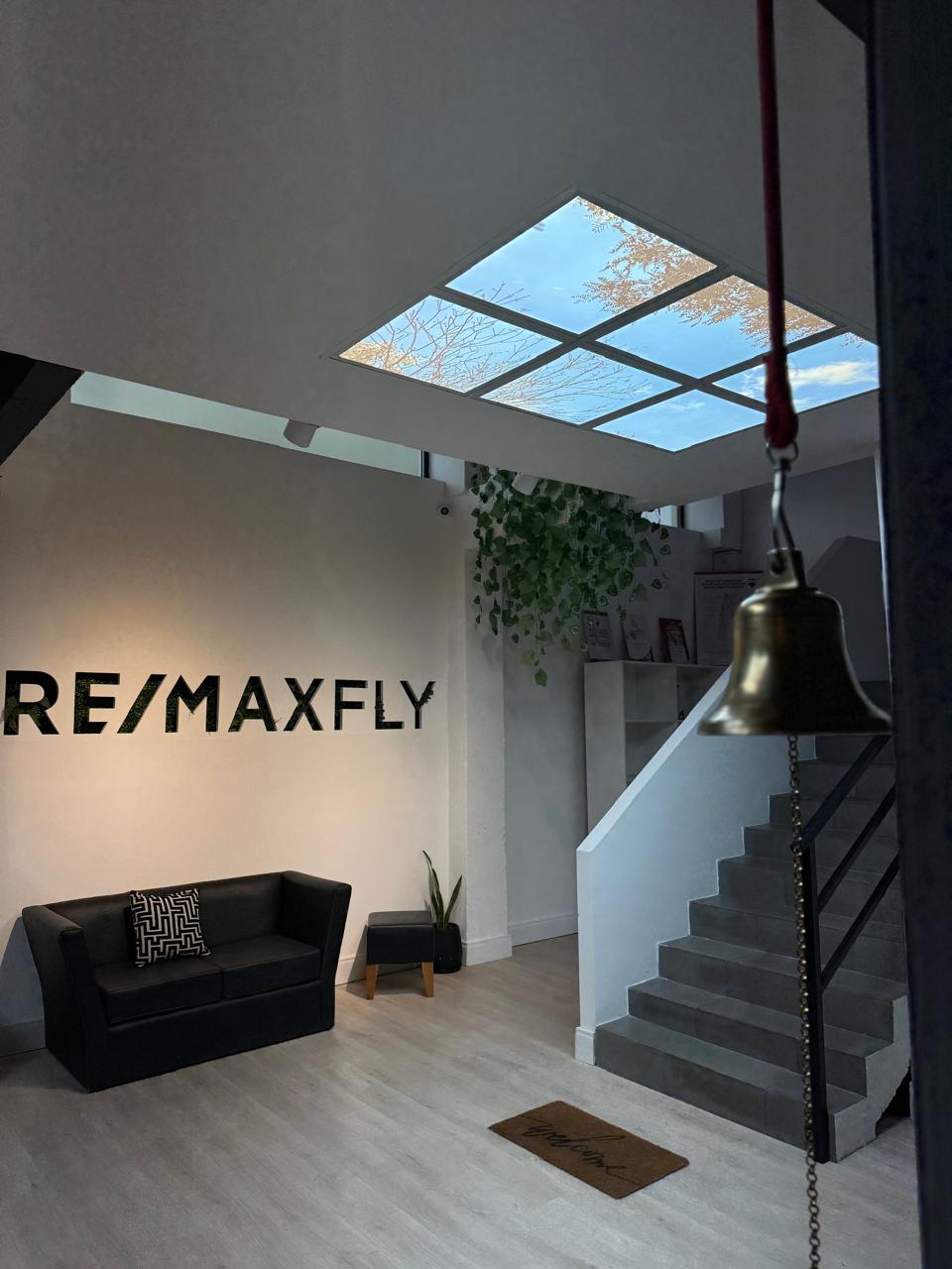 REMAX FLY